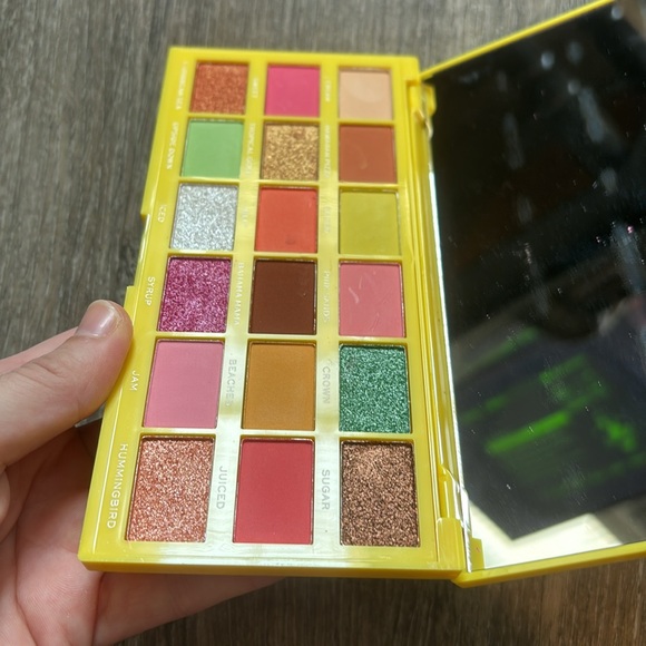 I ❤️ revolution pineapple eyeshadow pallet - Picture 4 of 5